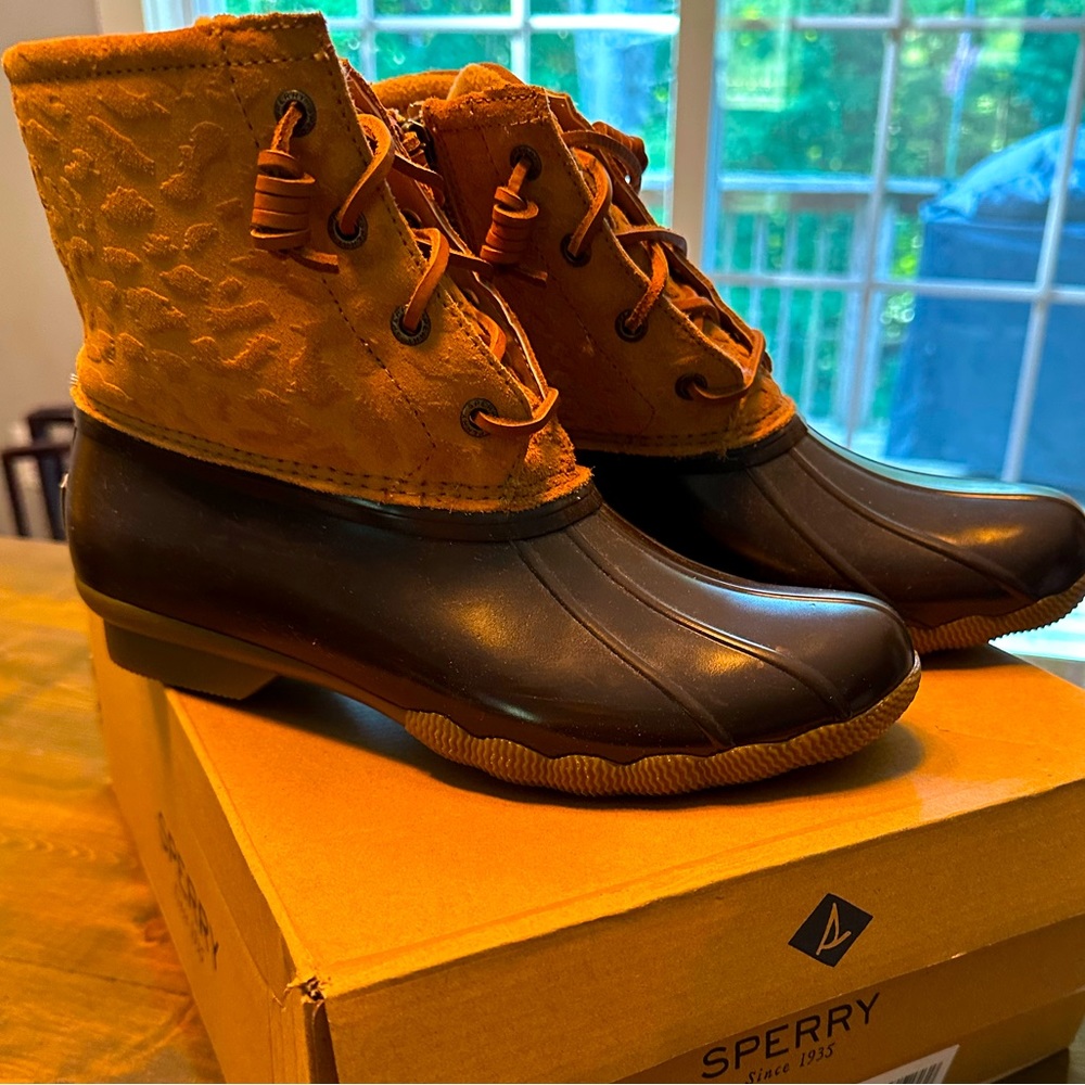 New women’s Sperry Boot